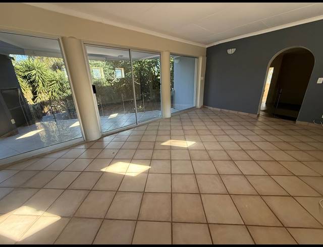 6 BEDROOM HOUSE FOR SALE IN SAFARI GARDENS